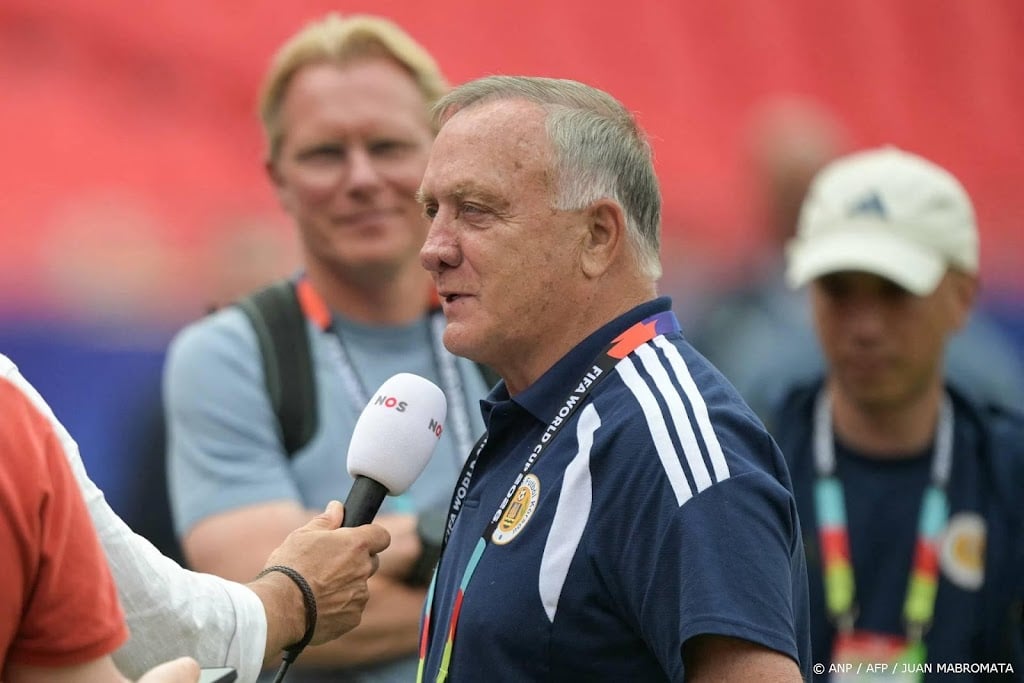 Advocaat dolgelukkig dat hij met staf en spelers WK meemaakt