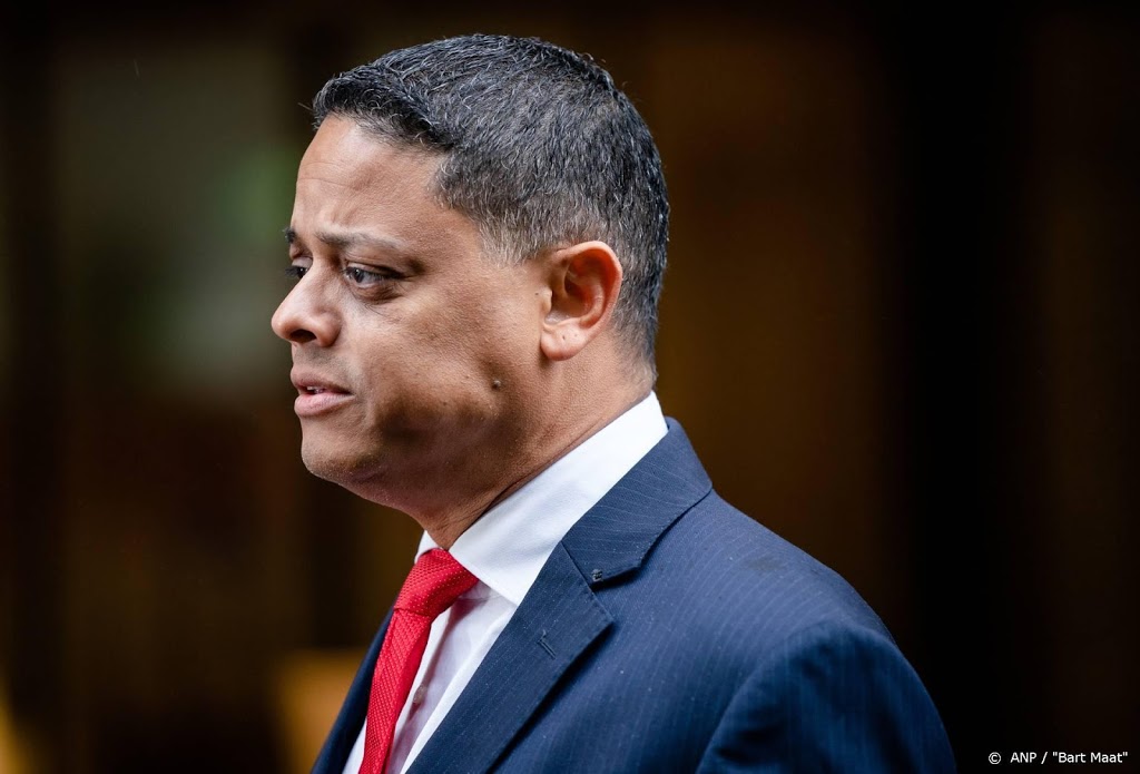 Minister-president Curaçao vraagt minister aan te blijven