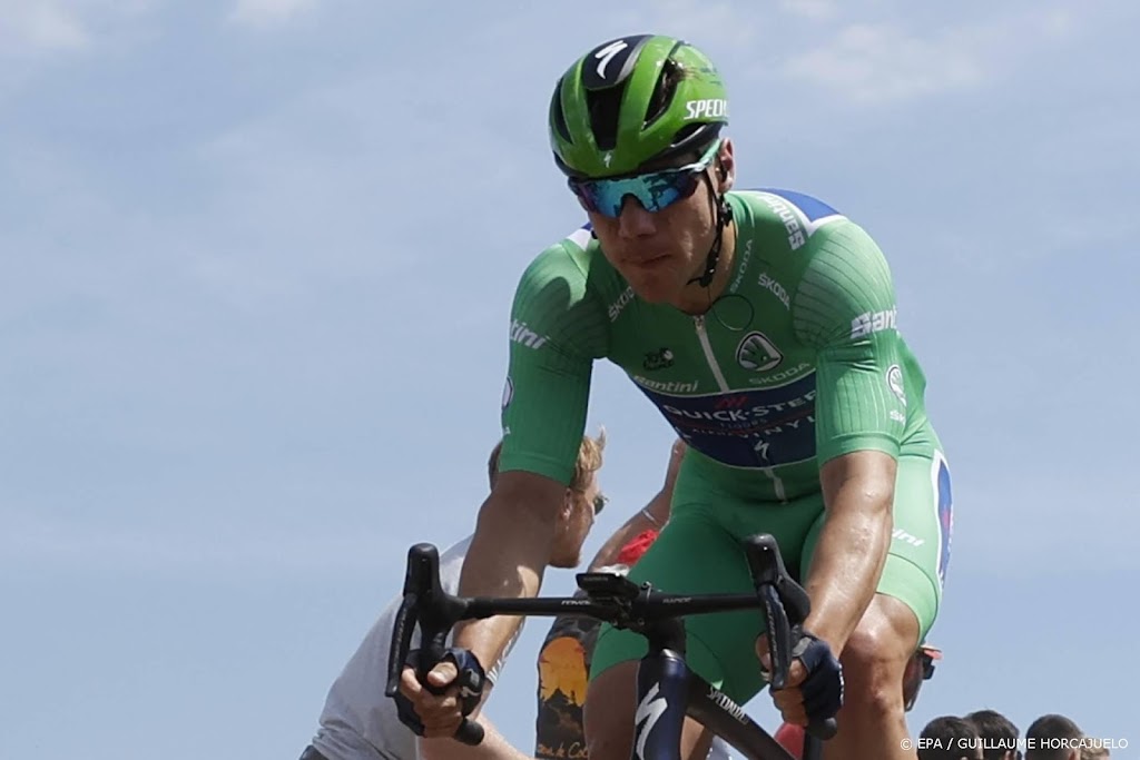 Sprinter Jakobsen finisht net binnen tijdslimiet in Tour 