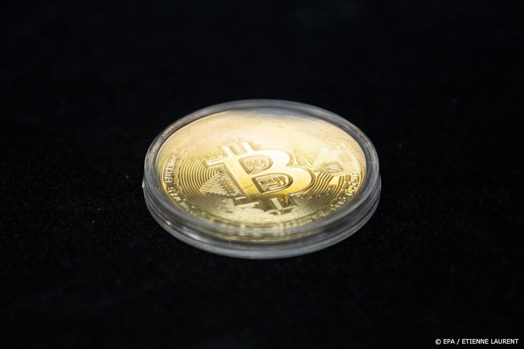Bitcoin voor eerst in maand weer even boven 24.000 dollar