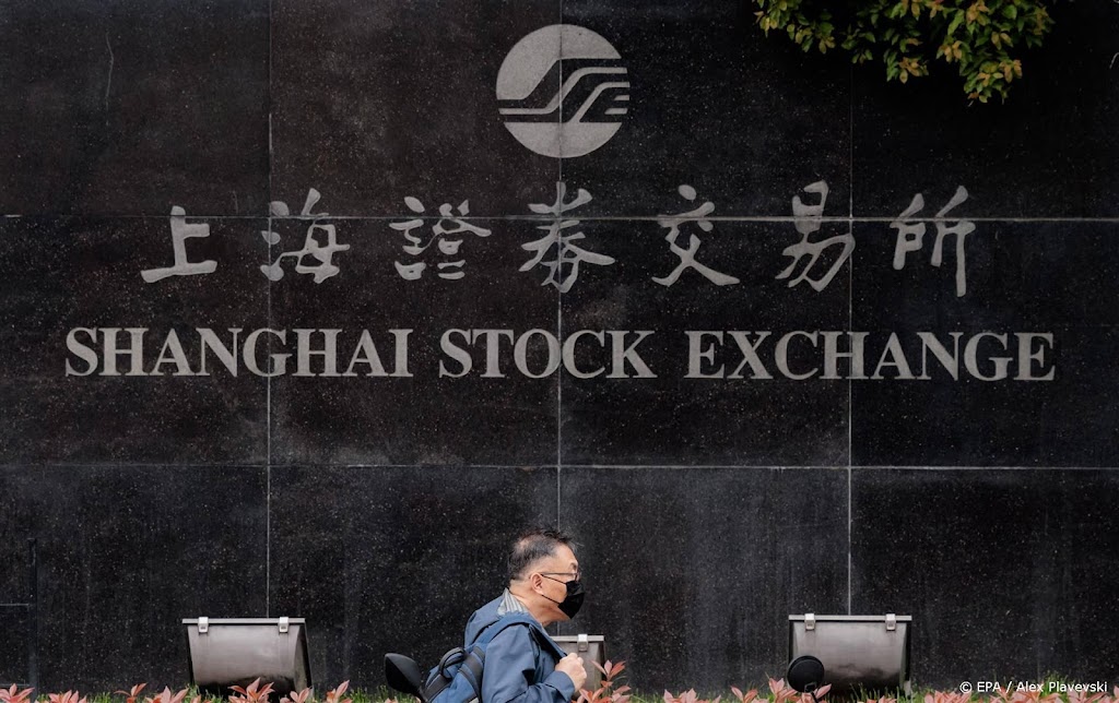Beurs in Shanghai licht lager na uitblijven rentestap China