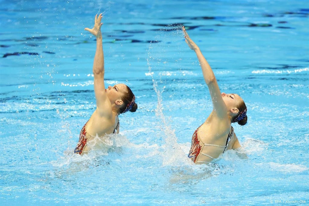 Synchroonzwemsters Steenbeek en De Brouwer achtste in WK-finale