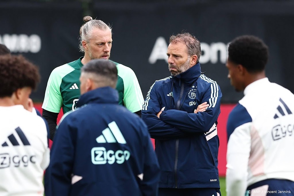 Doelman Pasveer minimaal twee maanden niet inzetbaar bij Ajax 