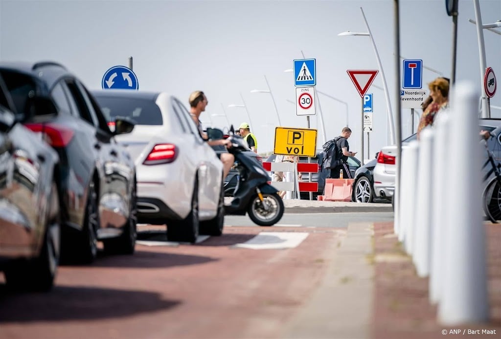 Drukte op wegen naar de kust, parkeerlocaties raken vol