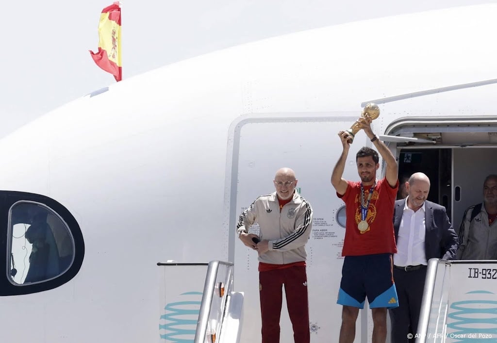 Spaanse voetballers na wereldtitel terug in eigen land