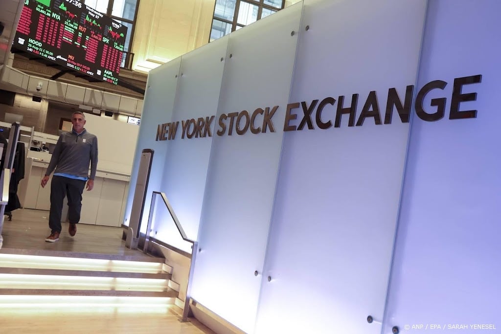 Wall Street start beursweek hoger geholpen door chipbedrijven