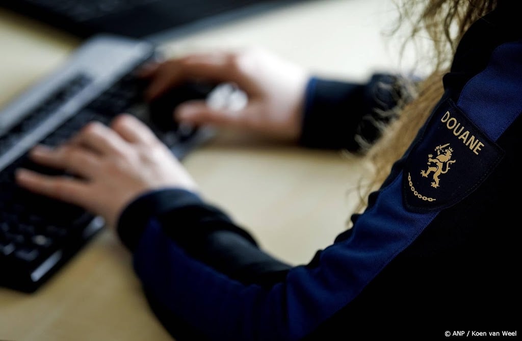 Drie in april aangehouden douaniers op vrije voeten