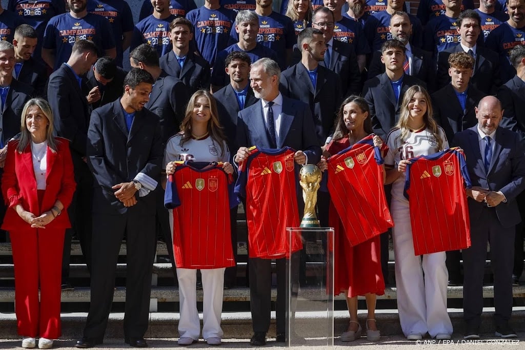Koning Felipe bedankt wereldkampioen Spanje in Madrid