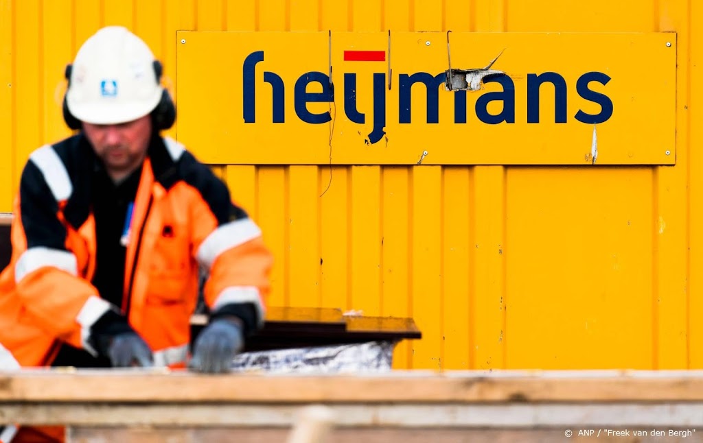 Bouwers stijgen op rood Damrak