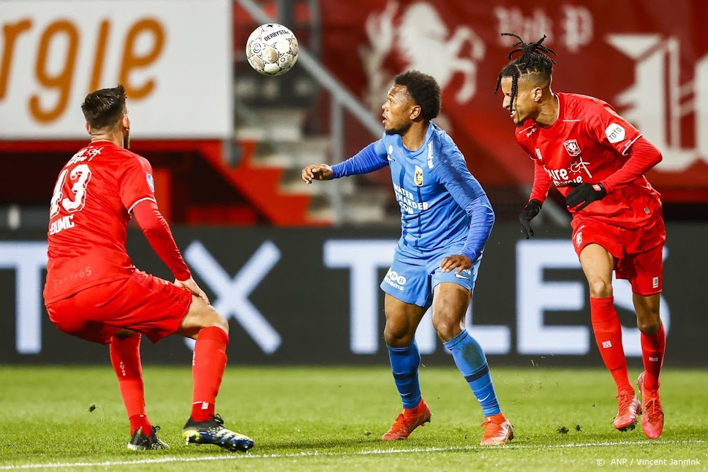 Dumic terug bij FC Twente, Van Wolfswinkel onzeker tegen Ajax