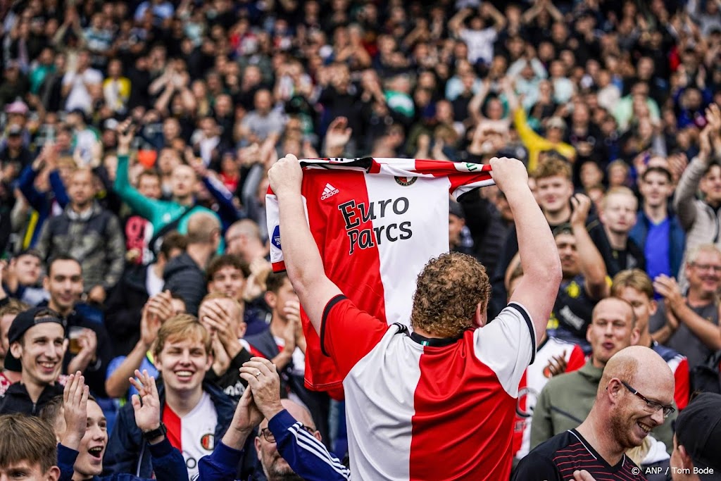 Feyenoord gooit Kuip weer helemaal open na oproep kabinet