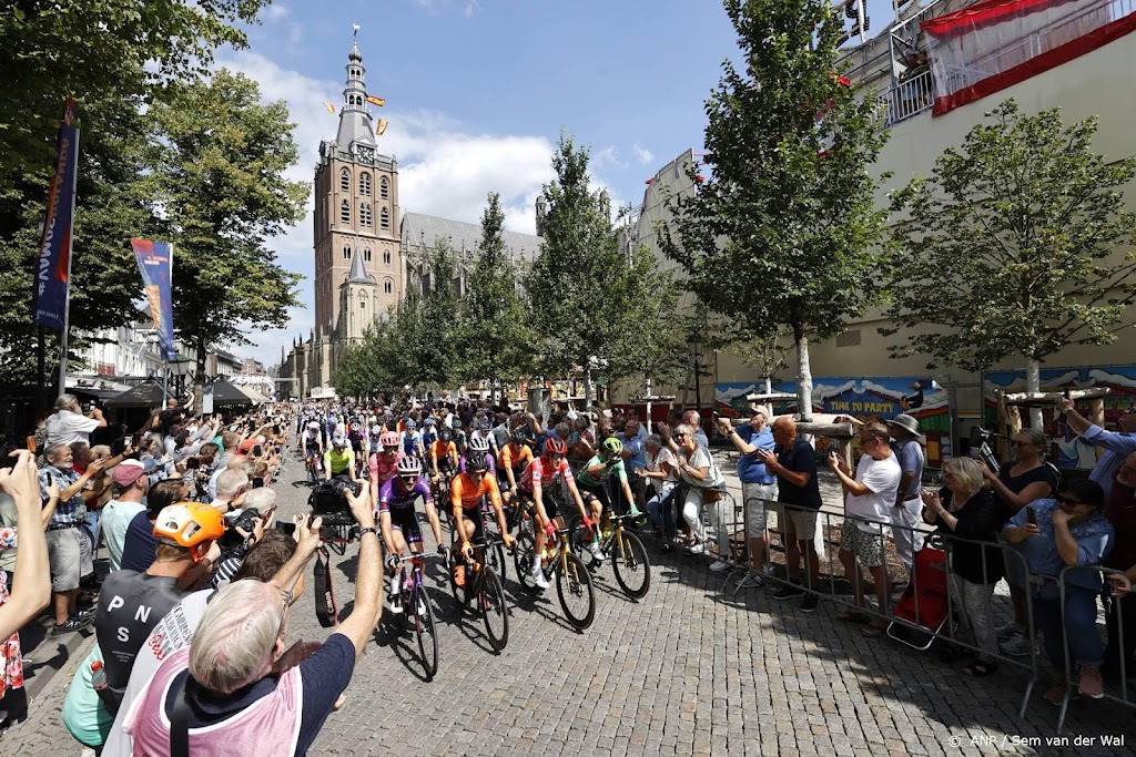 Naar schatting 375.000 wielerliefhebbers langs parcours Vuelta
