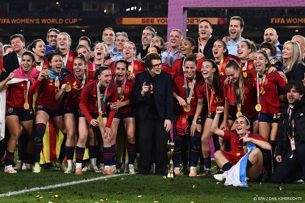 Spaanse voetbalsters kunnen geluk niet op na winst WK-finale