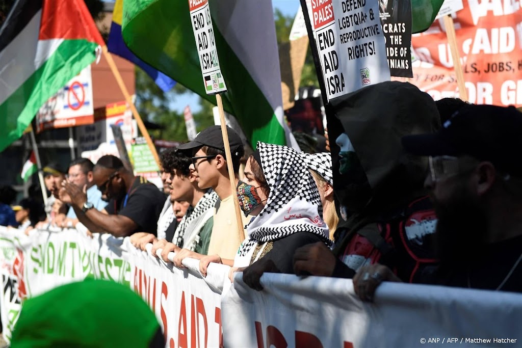 Duizenden bij pro-Palestijns protest voor aftrap DNC in Chicago