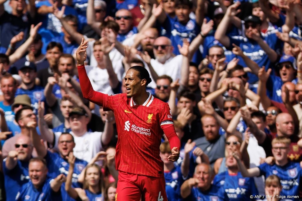 Van Dijk gekozen in elftal van het jaar in Premier League