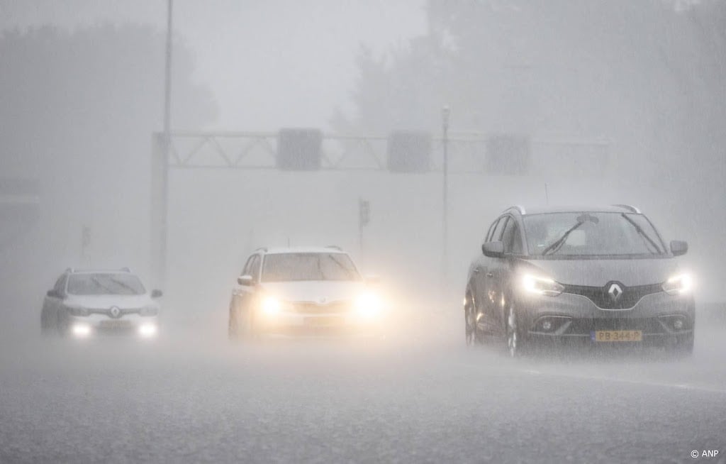Alleen in noorden en noordwesten geldt nog code geel om onweer