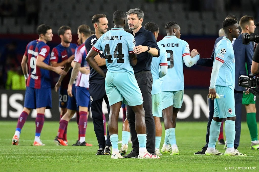 Van Bommel realistisch na zware nederlaag tegen Barcelona in CL