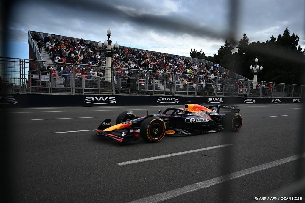 Verstappen op pole in Bakoe na chaotische kwalificatie