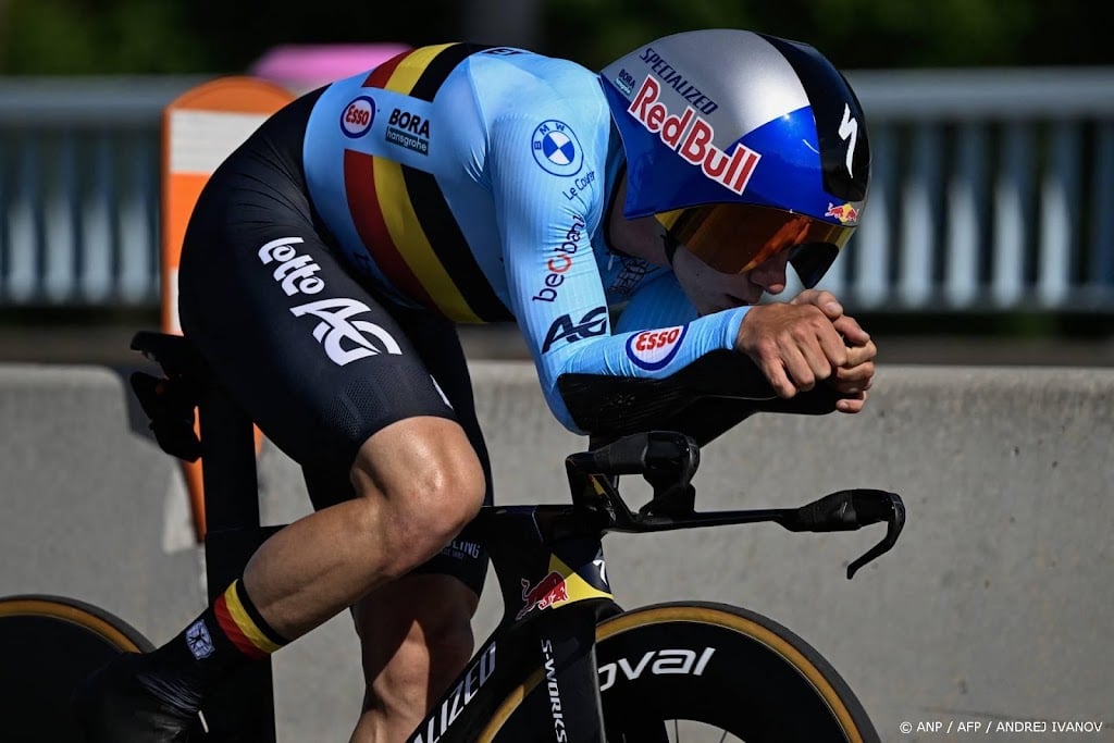 Evenepoel eerste renner met vier wereldtitels tijdrijden op rij