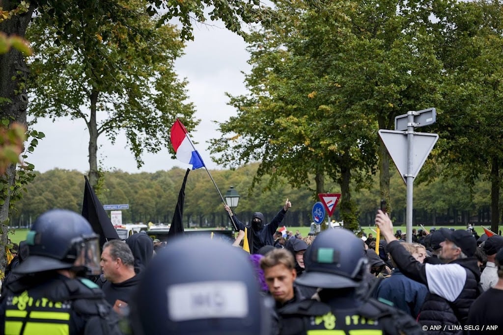 Persvereniging: in water geduwde journalist verdient compensatie
