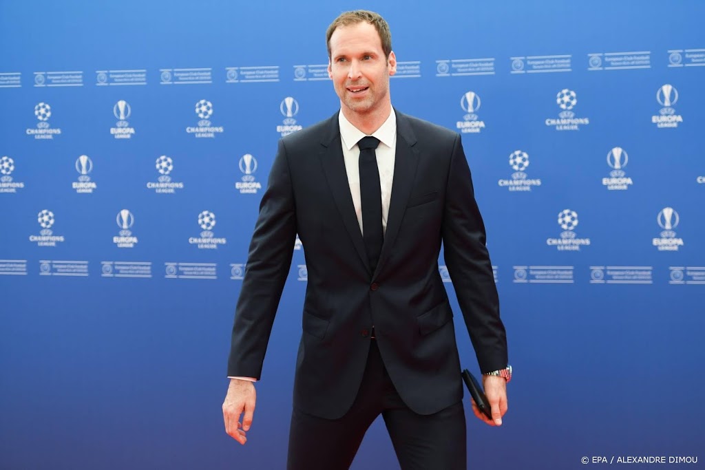 Doelman Cech als noodoplossing weer op spelerslijst bij Chelsea