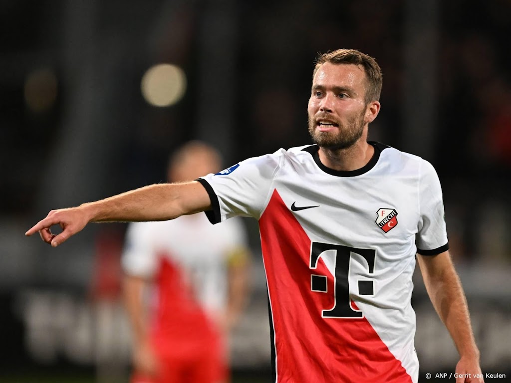 Van de Streek leidt FC Utrecht langs amateurs Sportlust '46