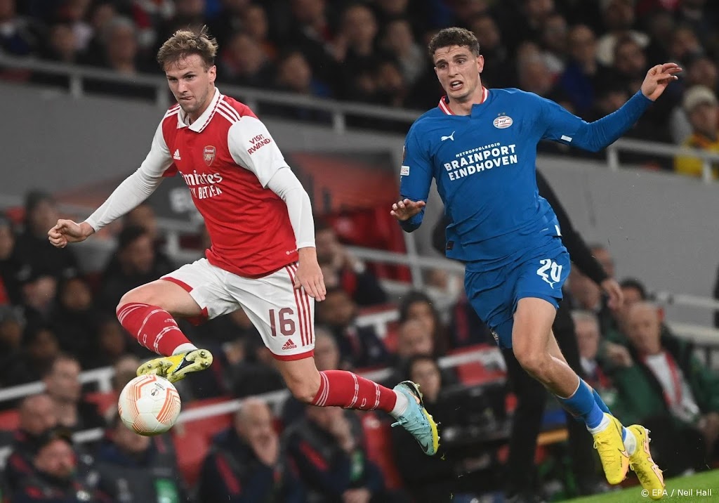 PSV houdt lang stand bij koploper van Premier League