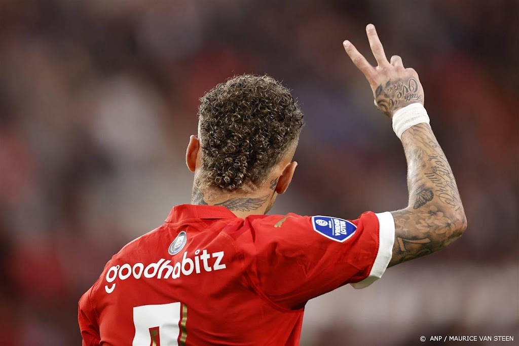 PSV moet geblesseerde aanvaller Lang nog missen