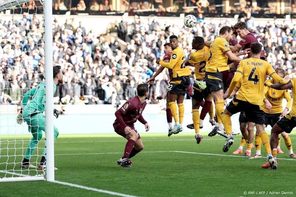 Manchester City boekt op de valreep zege bij laagvlieger Wolves