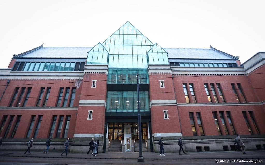 Brit de cel in na aanzetten kind tot zelfverminking