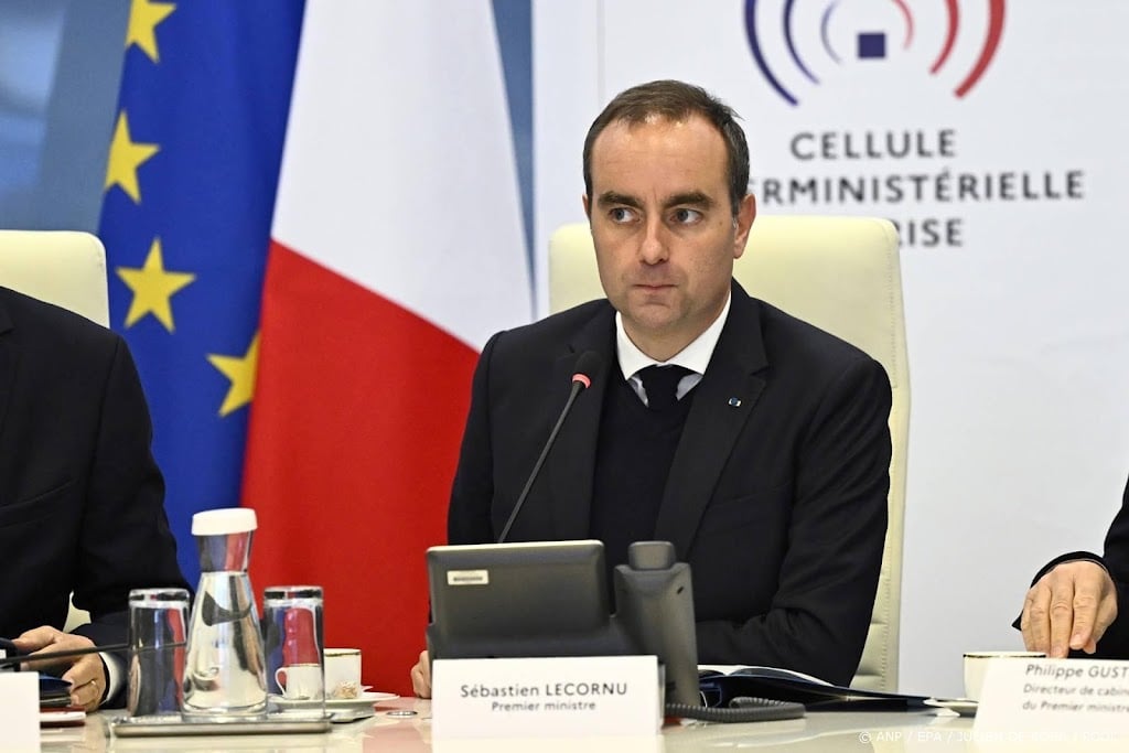 Franse premier: avondklok hielp, dinsdag invoeren waar nodig