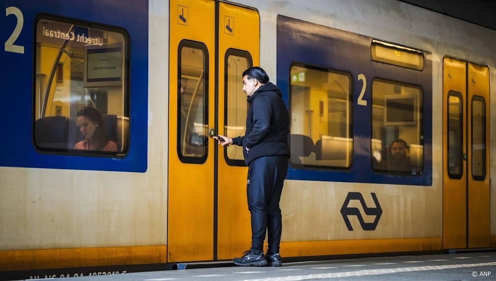 Rover hekelt extra prijsverhoging NS op treinkaartjes