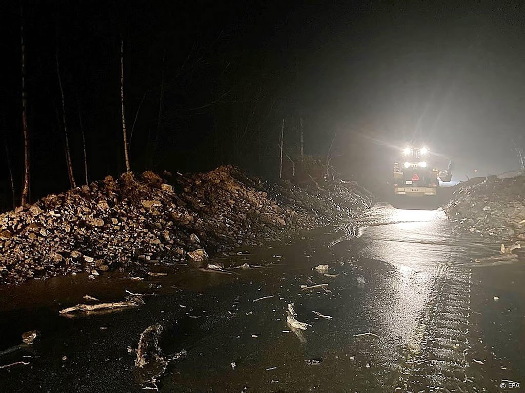 Brandstof op rantsoen en reizen beperkt na overstromingen Canada 