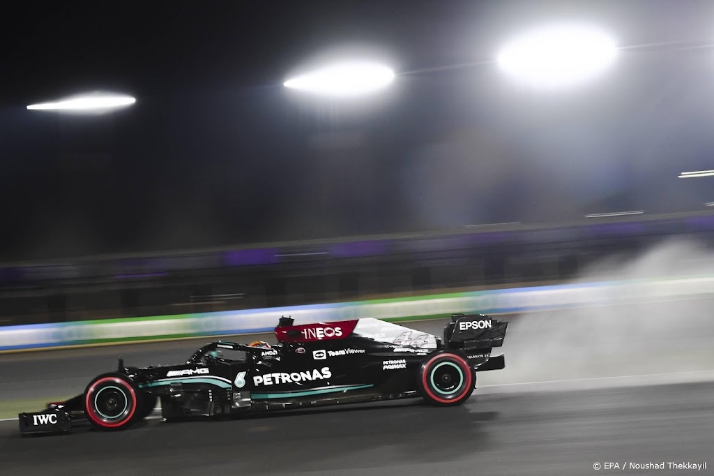 Mercedes-coureurs gaan Verstappen voor in derde vrije training