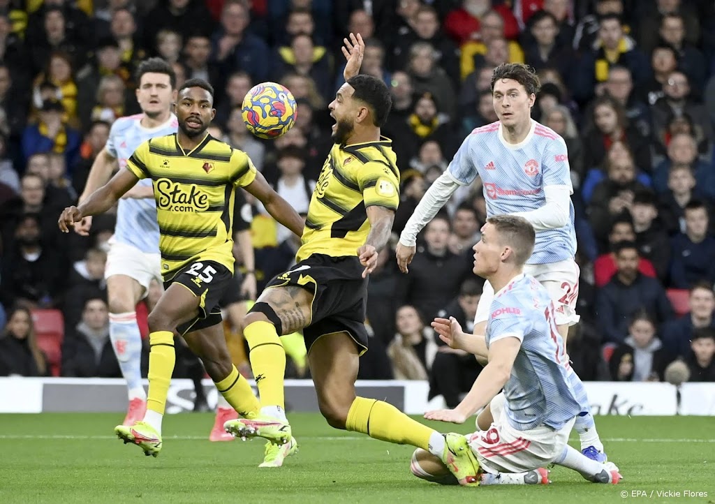 Van de Beek valt goed in en scoort voor verliezend United