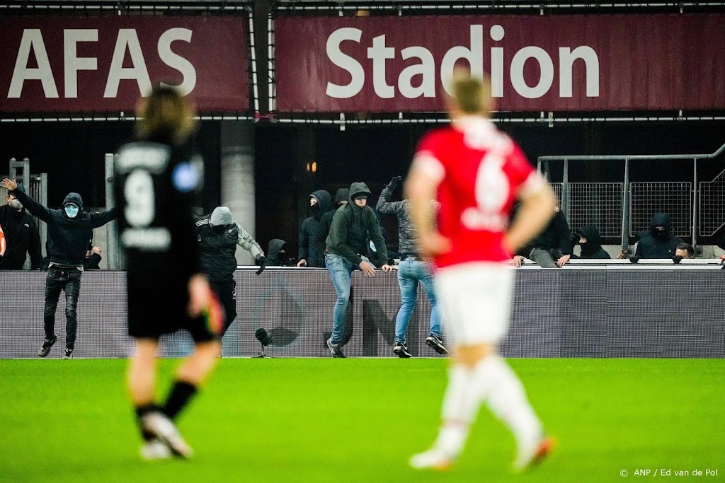 Supporters AZ kortstondig in stadion, duel met NEC onderbroken