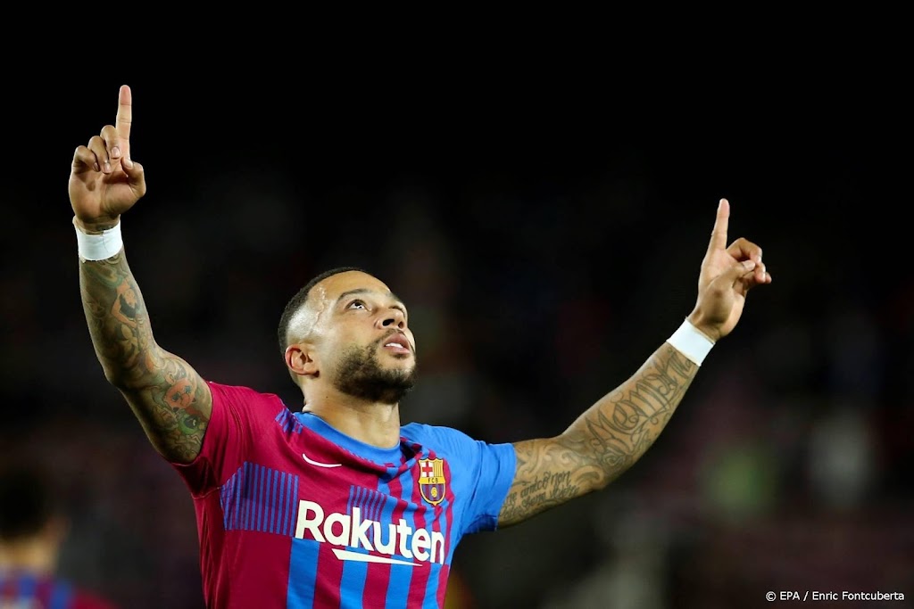 Depay helpt Xavi bij debuut bij FC Barcelona aan overwinning