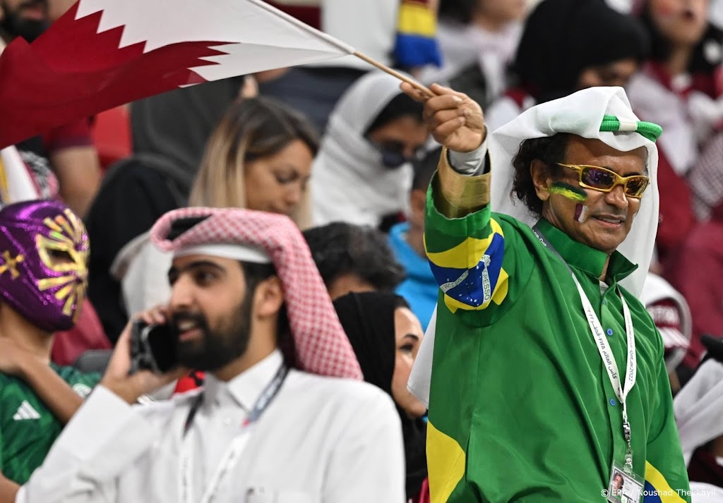 WK voetbal geopend met show in stadion als bedoeïenentent