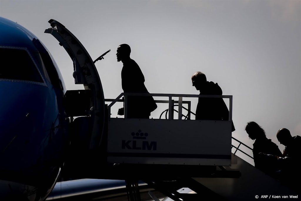 Schiphol verwerkte in oktober fors meer reizigers