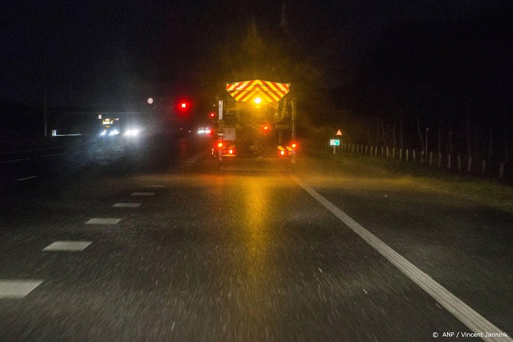 Rijkswaterstaat strooit wegen in bijna hele land preventief