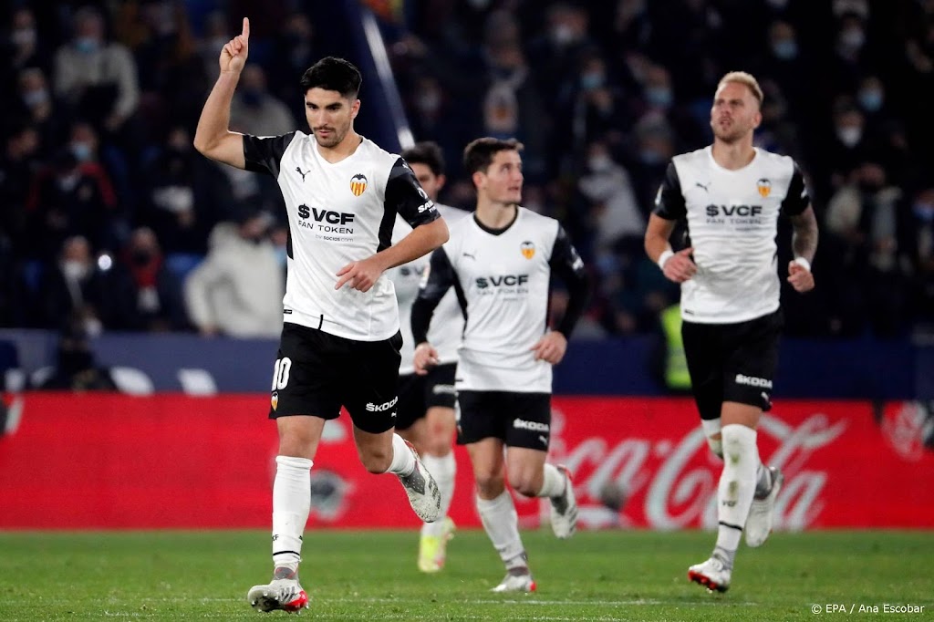 Cillessen wint met Valencia derby bij Levante