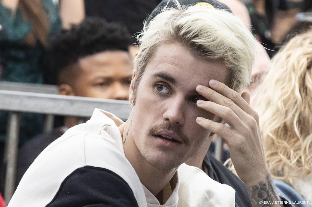 Justin Bieber noemt H&M-spullen met zijn hoofd erop 'troep'