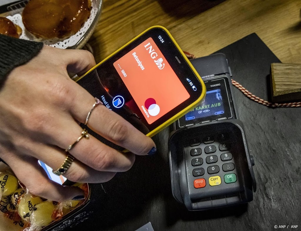 Meerderheid Nederlanders gebruikt mobiele telefoon om te betalen