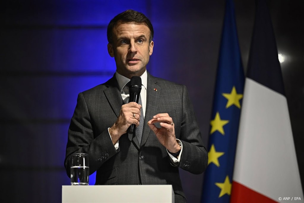 Macron keurt niet alle aspecten van omstreden migratiewet goed