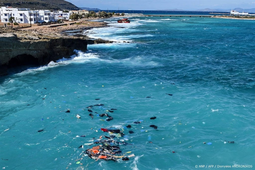 Zeker 8 doden tussen Rhodos en Turkije na kapseizen migrantenboot