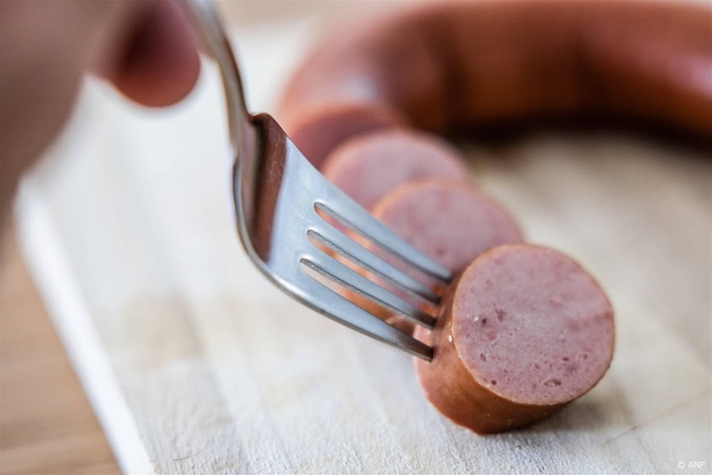 Lidl en Poiesz roepen rookworst terug om mogelijke metaaldeeltjes