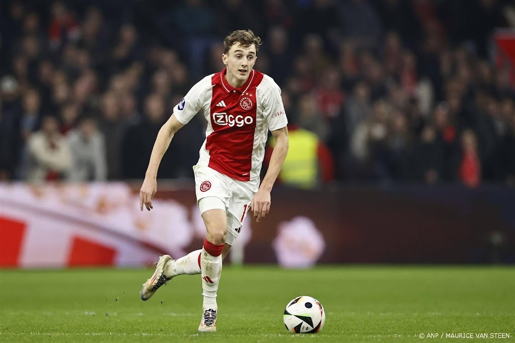 Ajax legt verdediger Baas tot medio 2028 vast