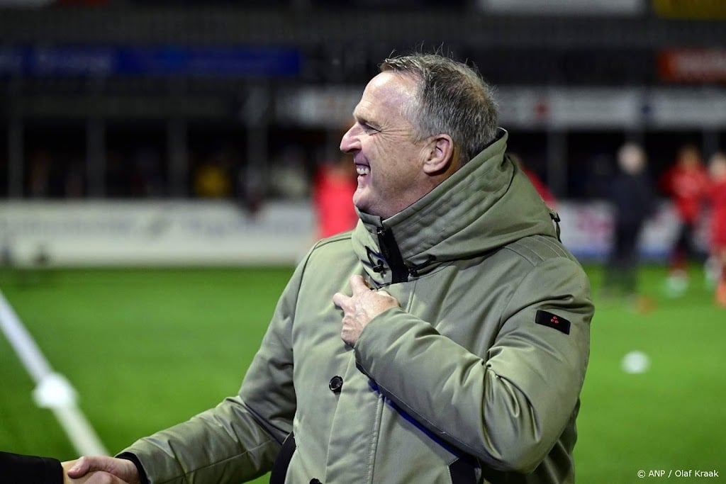 FC Twente-trainer Van den Brom 'met vertrouwen' naar De Kuip