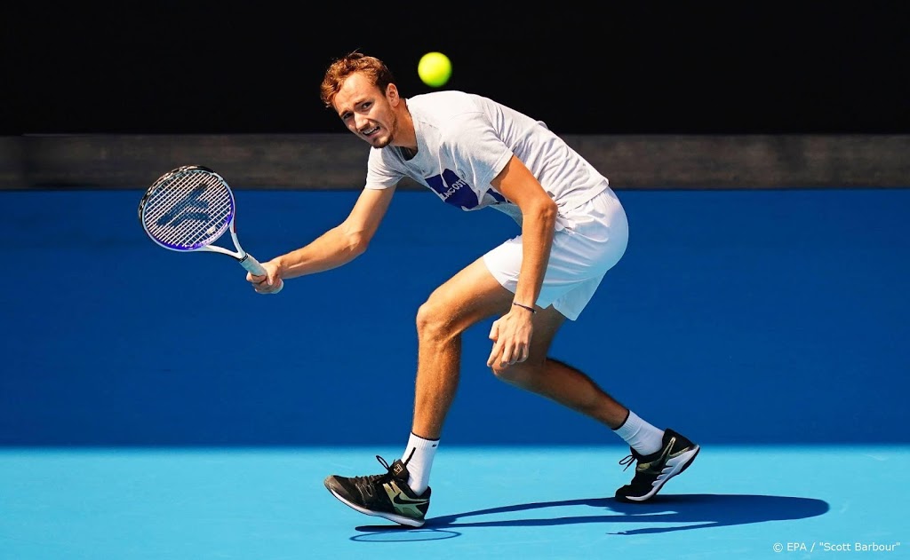 Matig serveren breekt tennisser Medvedev niet op 