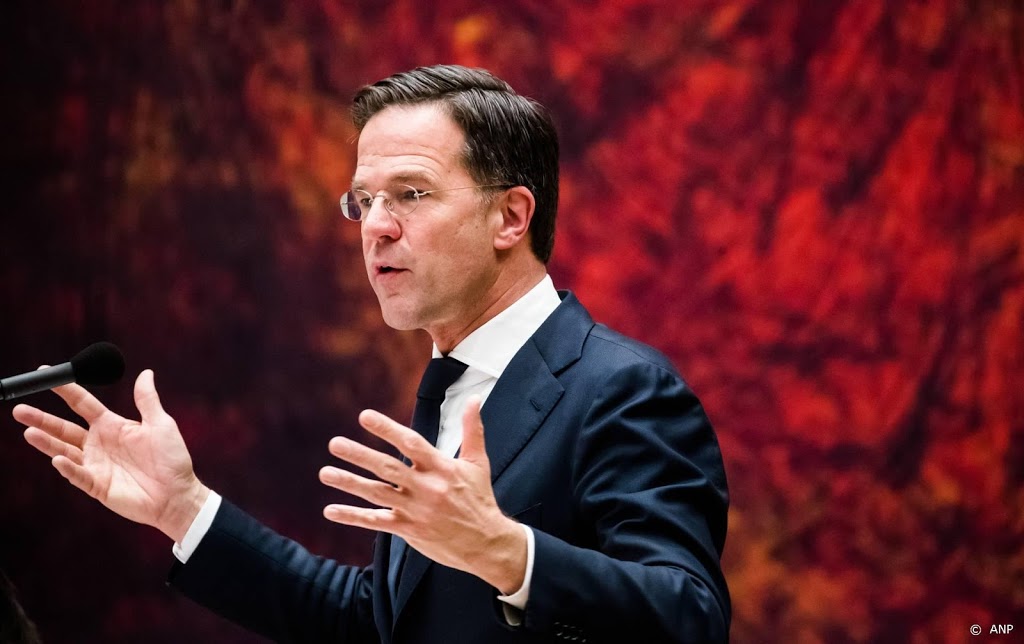 Rutte fel op Kamerleden die 'ambtenaren bij het vuil zetten'